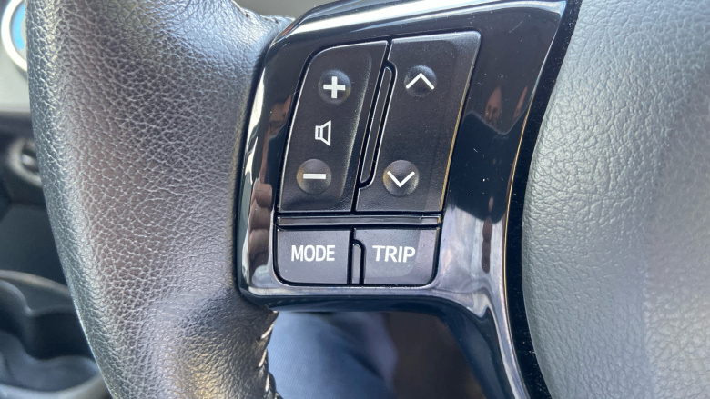 Toyota Yaris 1.5 VVT-i Icon Tech 5dr Petrol Hatchback